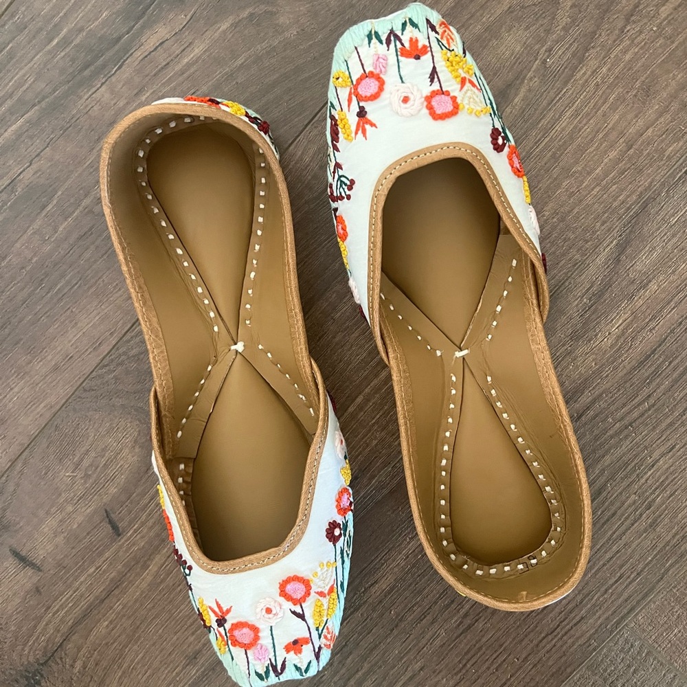 Hand embroidery genuine leather kurta mojri sandal flats shoes NWOT